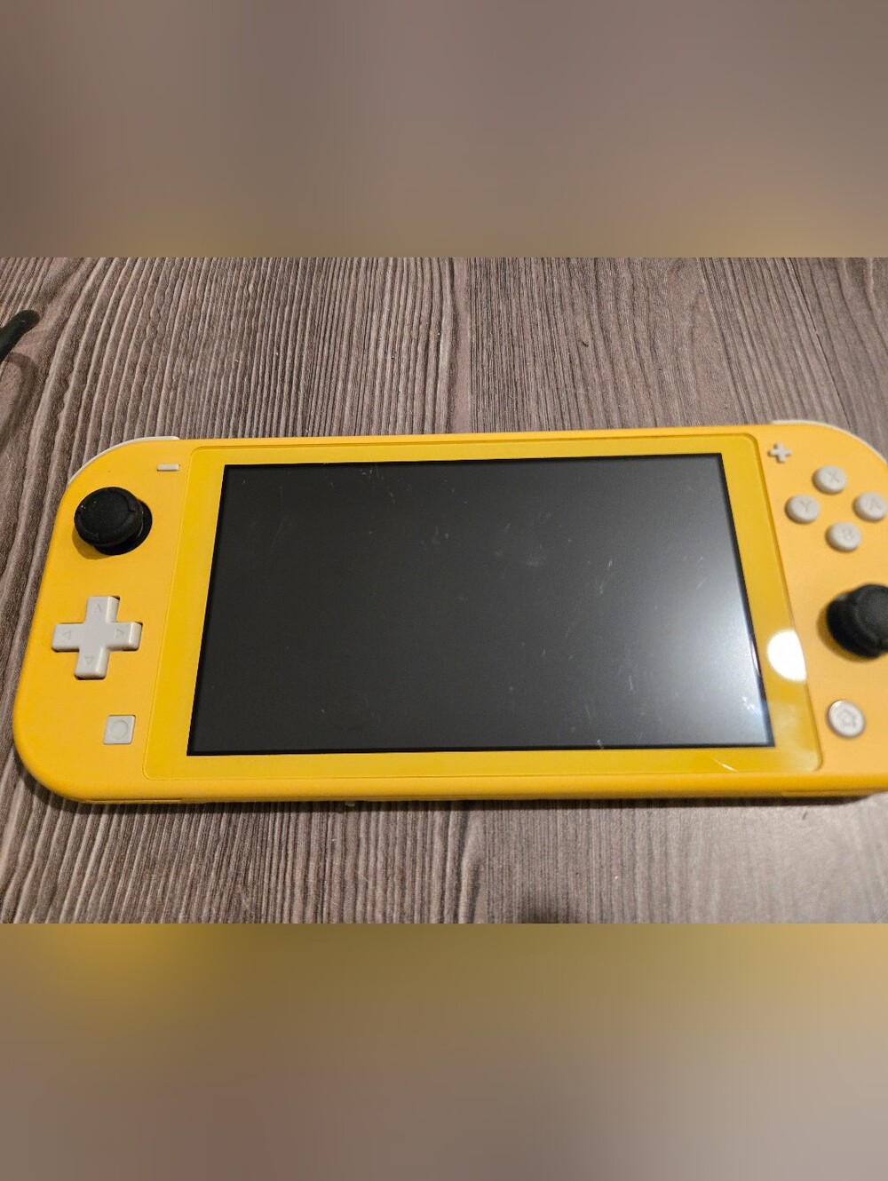 Pre-Owned Nintendo Switch Lite In Yellow With Charger - Picture 4 of 7